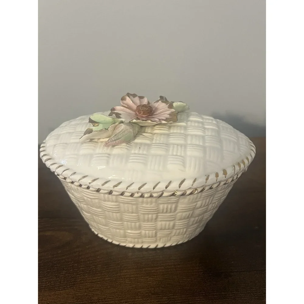Vintage Hand Painted‎ Italian Ceramic Trinket Box Basket Weave Floral Lid